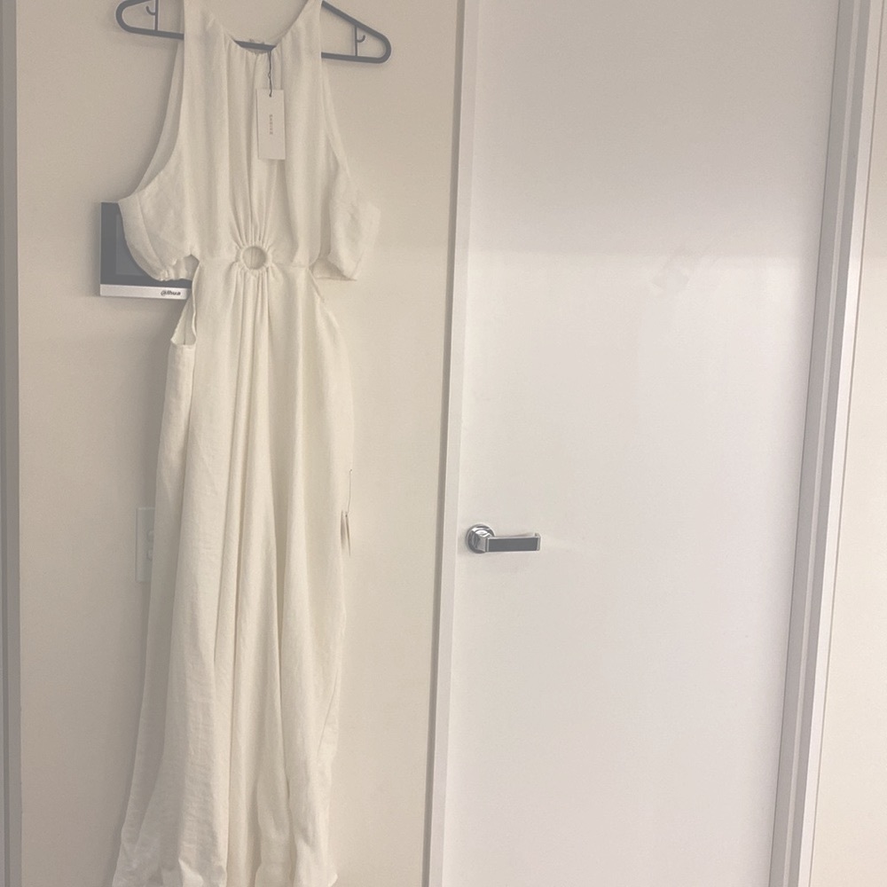 HOST PICK π€© Sheike Ivory dress size 16 side cut out detail NWT - Picture 3 of 9
